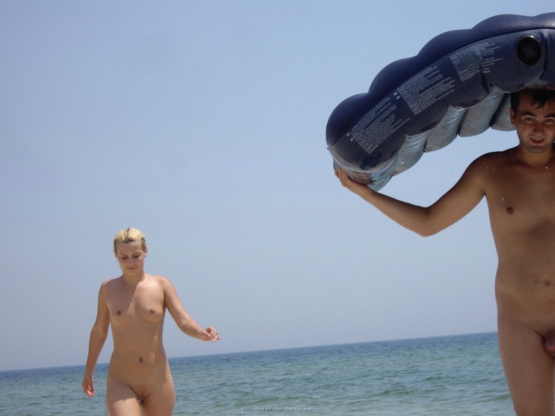 Любительницы орального секса отдыхают на пляже