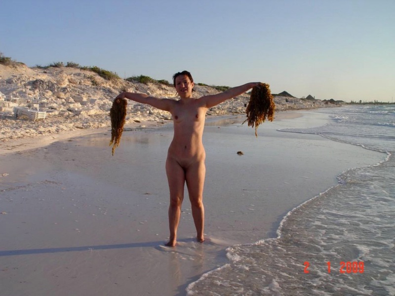 Влюбленные супруги голышом на пляже